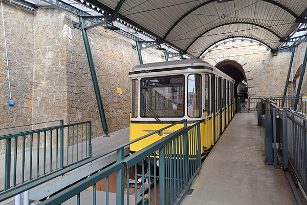 Standseilbahn in Dresden-Loschwitz, Talstation